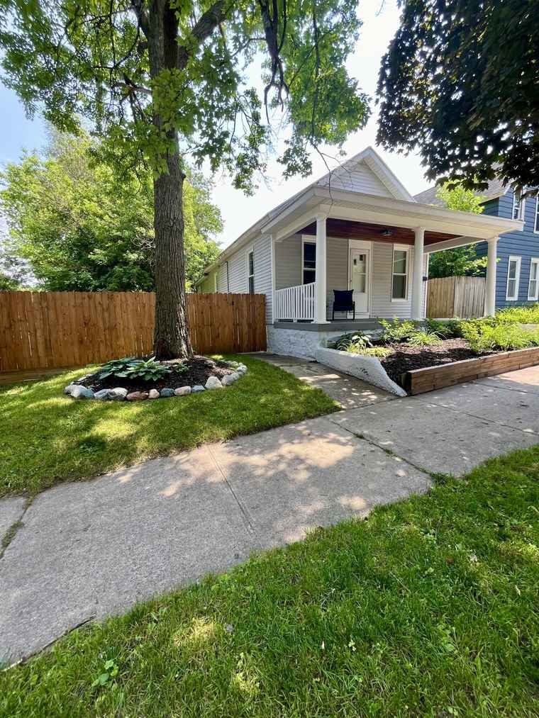 Photo of 716 Coit Ave NE Grand Rapids, MI 49503