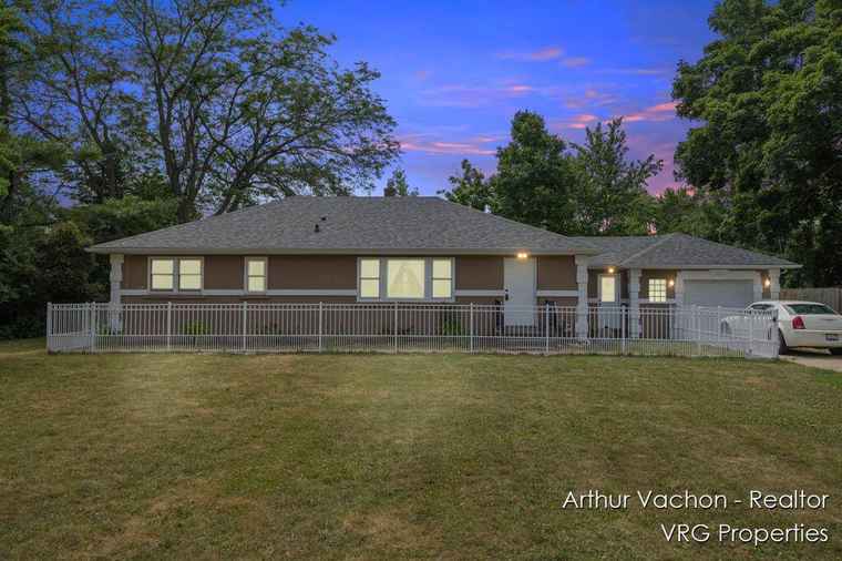Photo of 3330 Bradford St NE Grand Rapids, MI 49525