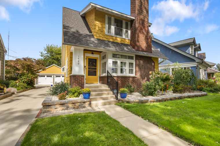 Photo of 1420 Hillcrest Ave Kalamazoo, MI 49008