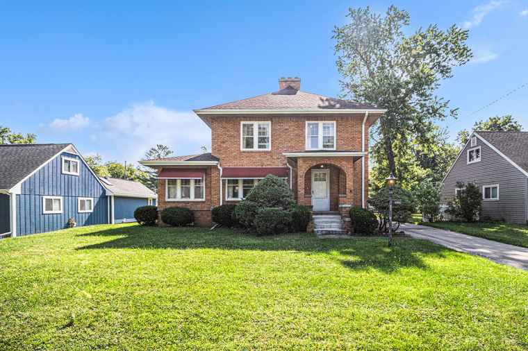 Photo of 2551 Elmwood Ave Ann Arbor, MI 48104