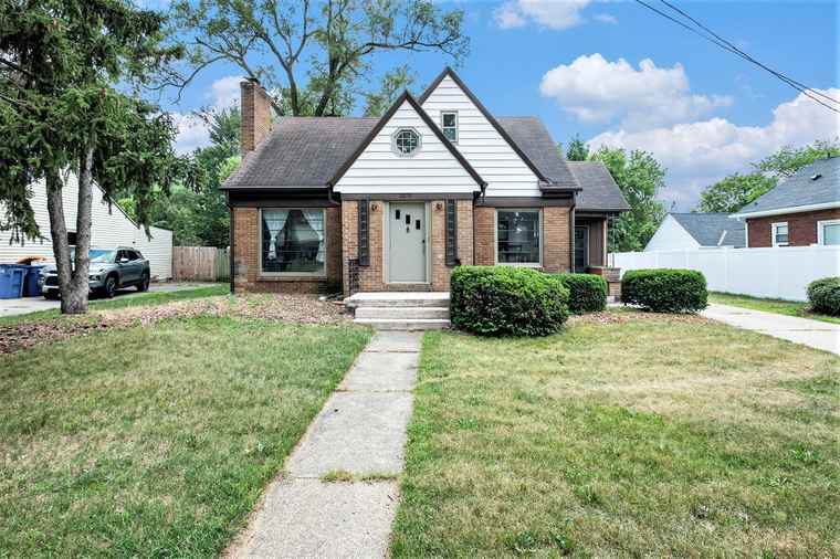 Photo of 1370 36th St SE Grand Rapids, MI 49508