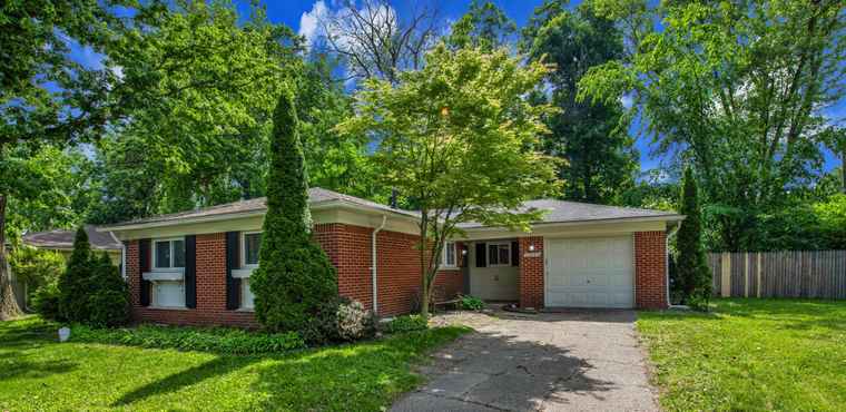 Photo of 23283 Tuck Rd Farmington, MI 48336