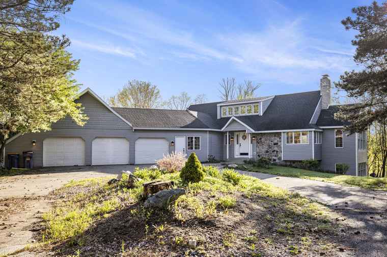Photo of 620 Twin Lakes Dr NE Grand Rapids, MI 49525