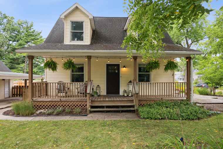 Photo of 718 Indianola Ave Ann Arbor, MI 48105