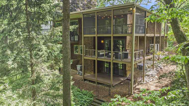 Photo of 13 Regent Dr Ann Arbor, MI 48104