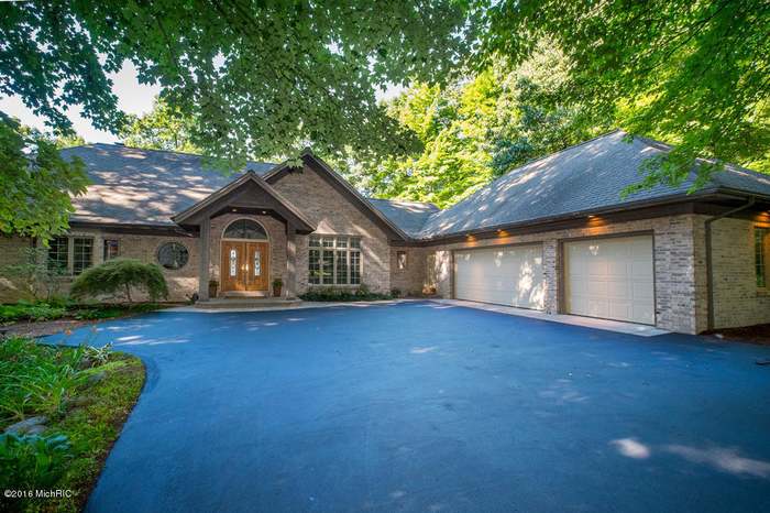 7295 Cove Pl Kalamazoo Mi 49009 5 Beds 4 Baths