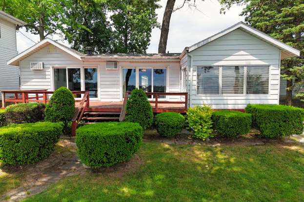 31430 Hemlock Island Dr, Dowagiac, MI 49047 | MLS# 22020713 | Redfin