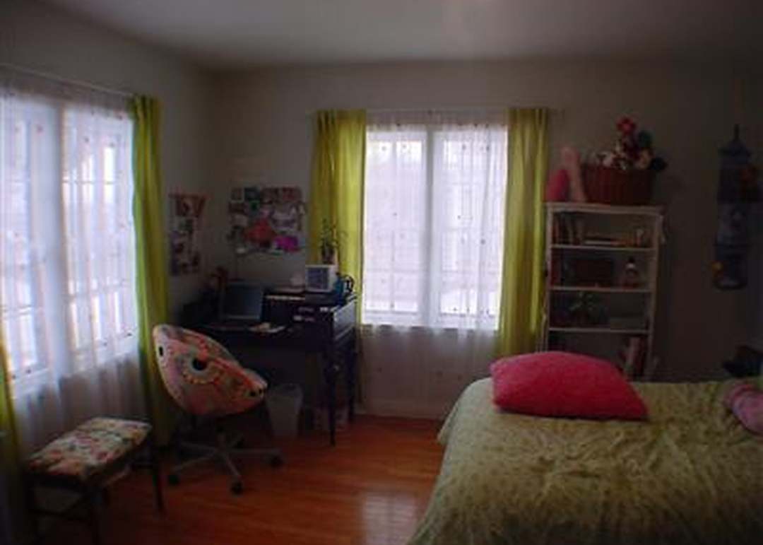 525 Woodlawn Ave, Grand Haven, MI 49417