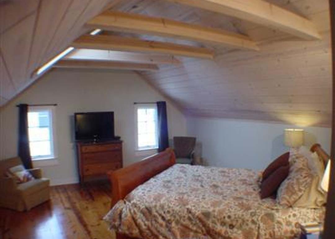 525 Woodlawn Ave, Grand Haven, MI 49417