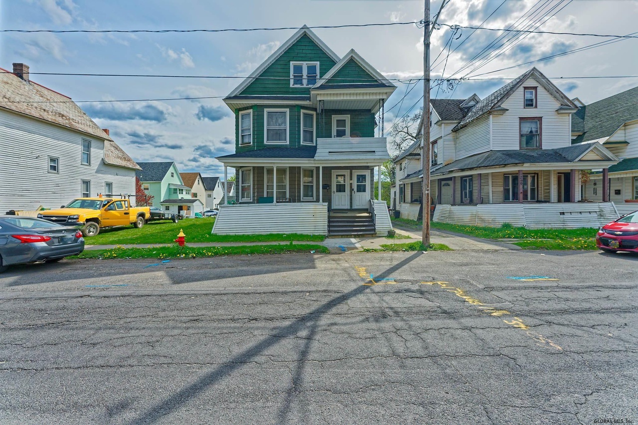 258-1/2 Division St, Amsterdam, NY 12212