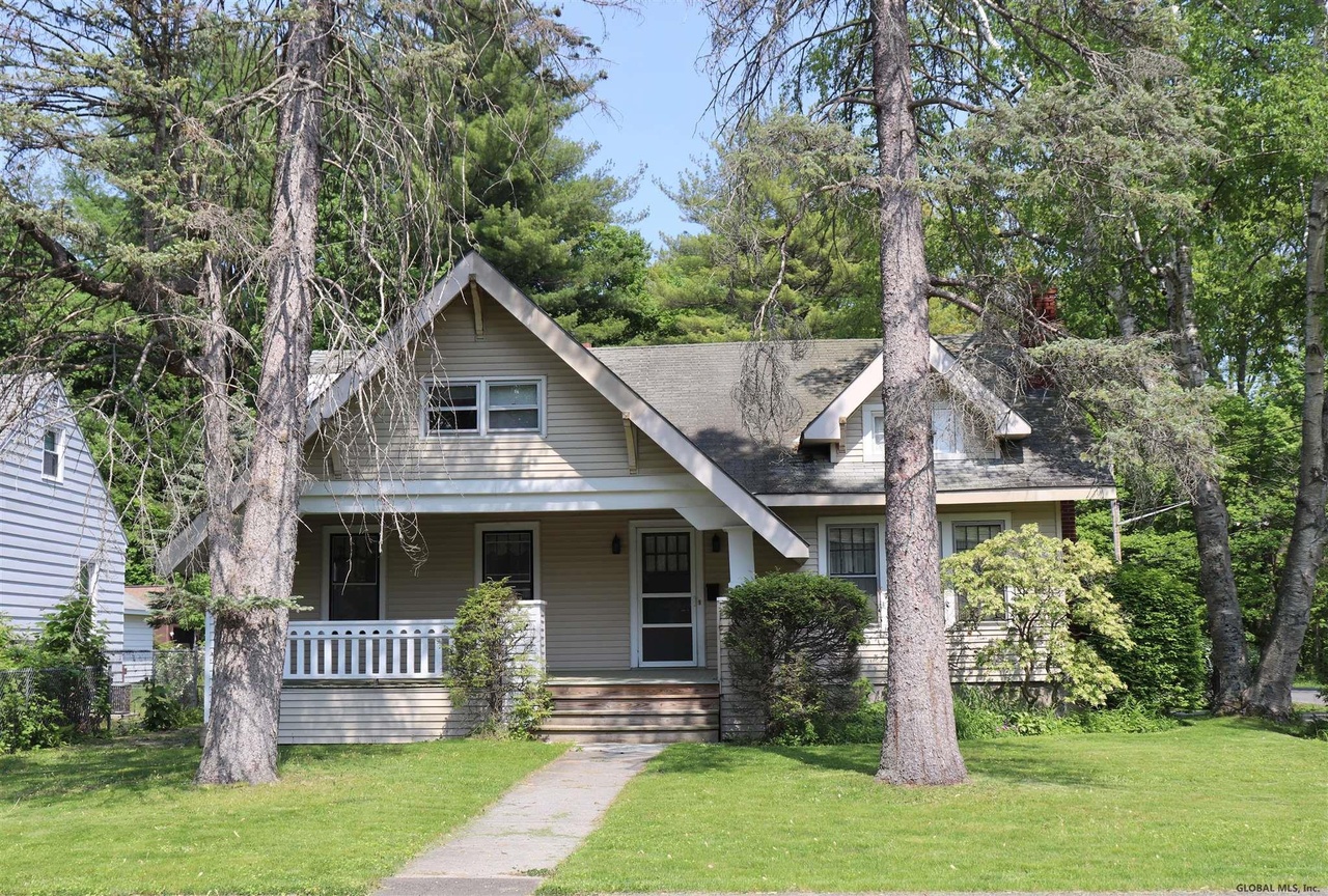 28 Snowden Ave Unit 30 Ellsworth Av, Delmar, NY 12054