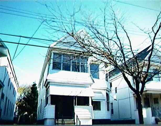 1101 Willett St