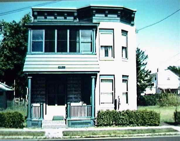 42 Amity St