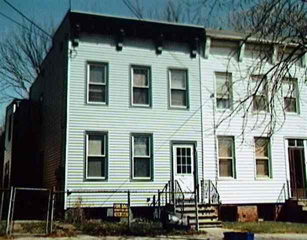 215 2nd Ave