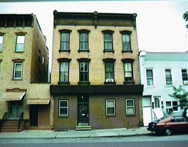 177 4th St