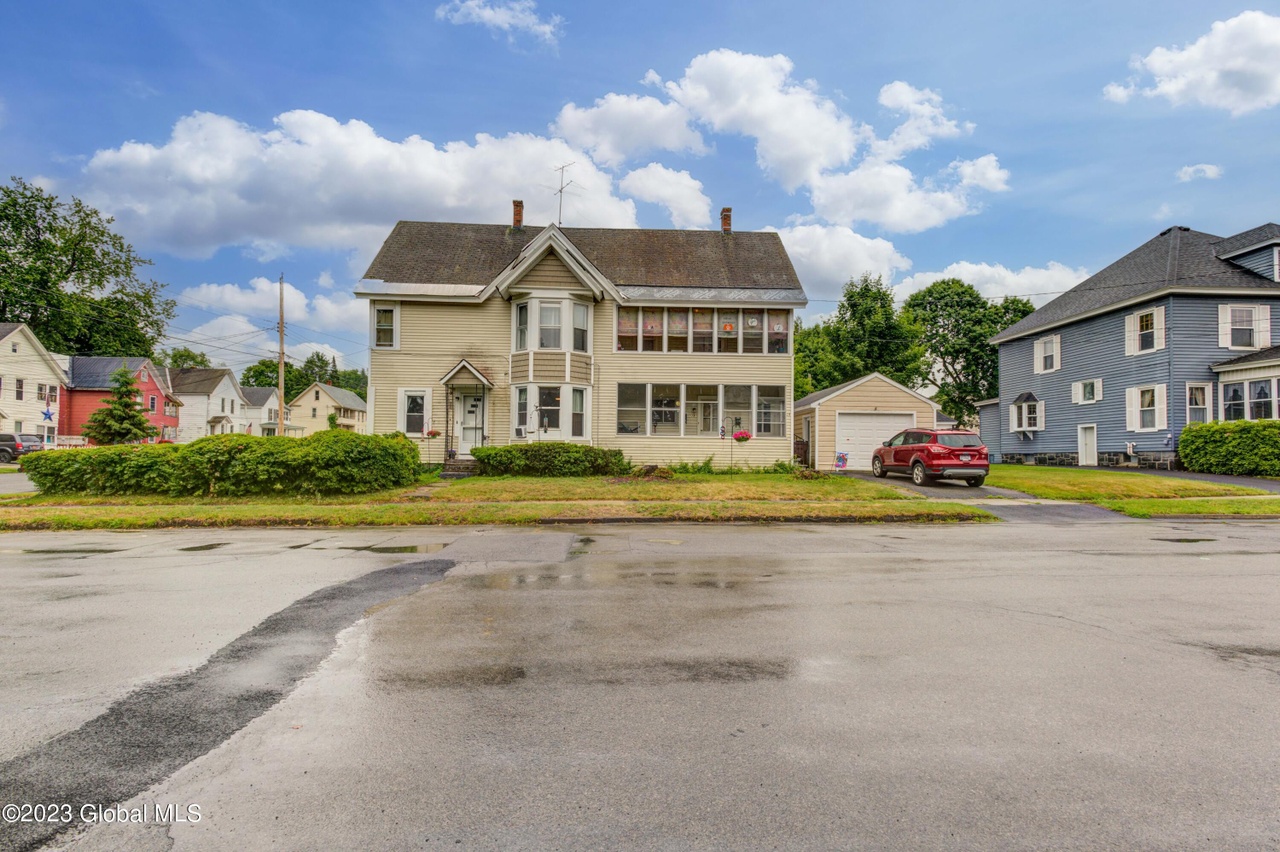 28 7th Ave, Gloversville, NY 12078 MLS 202318912 Redfin