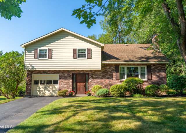 Property at 8 Knolls Rd, Niskayuna, NY 12309, 4 beds, 1.5 baths