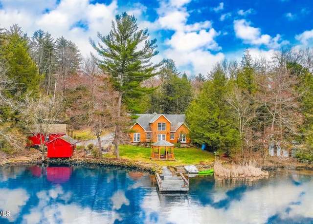 Property at 715 Taborton Rd, Sand Lake, NY 12153, 5 beds, 2 baths