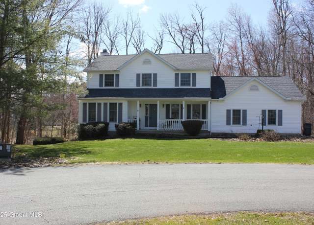 Property at 2 Rhode Island Ct, Rexford, NY 12148, 4 beds, 2.5 baths