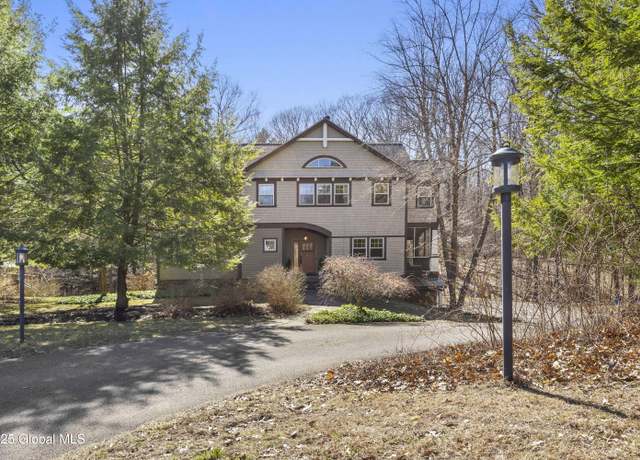 Property at 108 Deanna Ct, Niskayuna, NY 12309, 4 beds, 3 baths