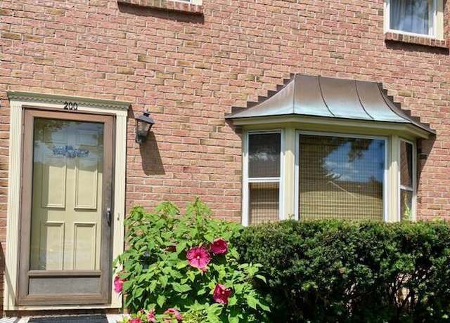 Property at 200 Williamsburg Ct, Albany, NY 12203, 3 beds, 2.5 baths