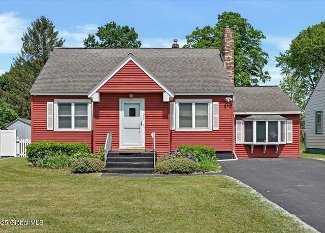 Property at 327 Sullivan Rd, Schenectady, NY 12304, 3 beds, 1.5 baths