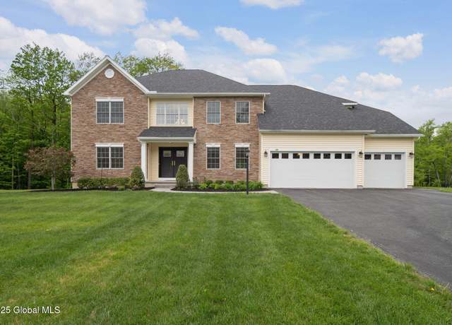 Property at 45 Tamarack Ln, Niskayuna, NY 12309, 6 beds, 4.5 baths