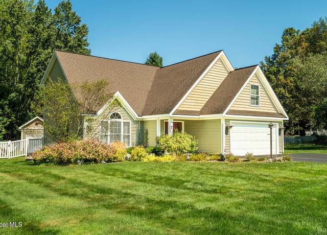 Property at 2 Tom Sawyer Dr, Wilton, NY 12831, 3 beds, 2.5 baths