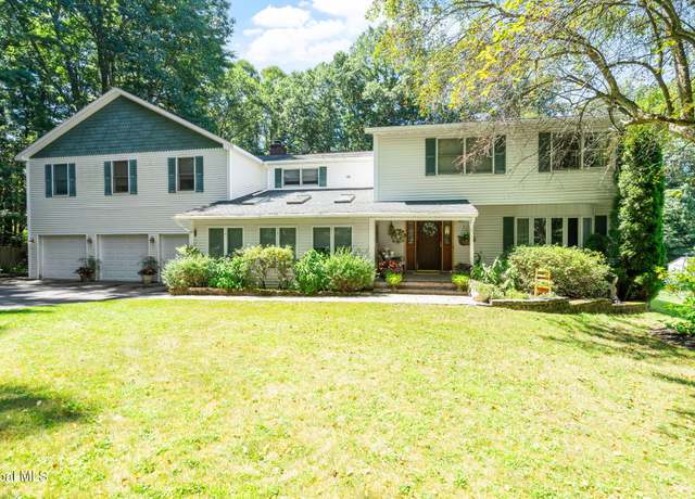 Property at 56 Sonat Rd, Clifton Park, NY 12065, 5 beds, 3.5 baths