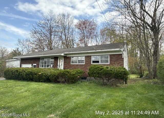 Property at 3339 Woodlawn Ave, Schenectady, NY 12304, 4 beds, 1.5 baths