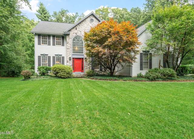 Property at 5 Saddle Brook Dr, Saratoga Springs, NY 12866, 4 beds, 2.5 baths