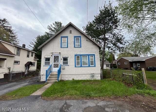 Property at 3 Tulip St, Schenectady, NY 12306, 3 beds, 1.5 baths