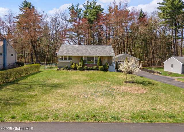 Property at 105 Birchwood Dr, Schenectady, NY 12303, 3 beds, 1.5 baths