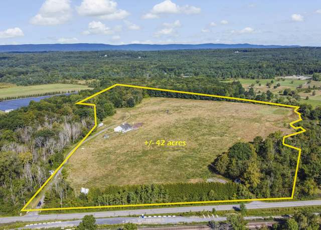 Property at 2 Bloomfield Rd, Saratoga Springs, NY 12866