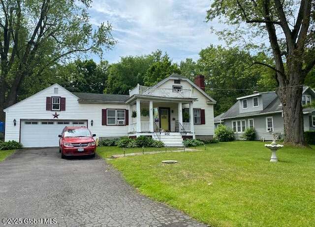 Property at 902 Hoosick Rd, Troy, NY 12180, 3 beds, 1 bath
