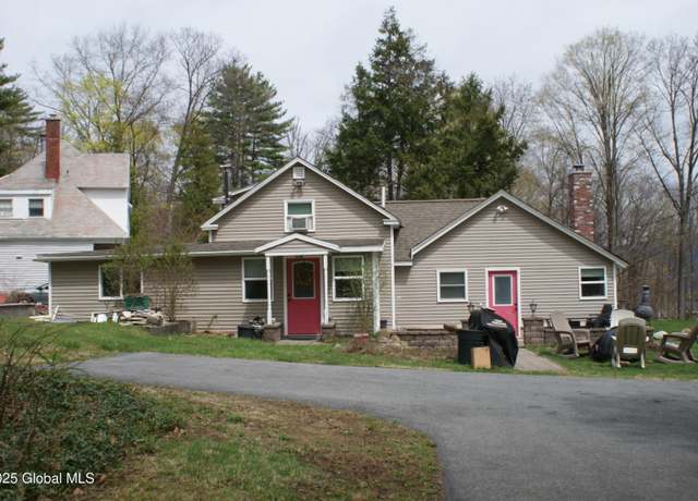 Property at 17 Sagamore St, Lake George, NY 12845, 2 beds, 1.5 baths