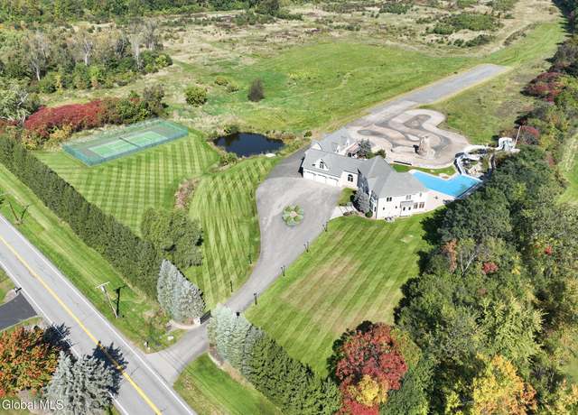 Property at 1310 Currybush Rd, Rotterdam, NY 12306, 6 beds, 5.5 baths