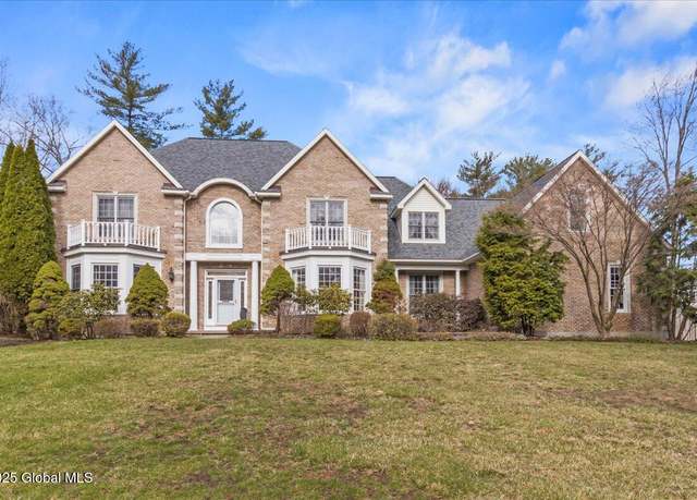 Property at 209 Menlo Park Rd, Niskayuna, NY 12309, 4 beds, 4.5 baths