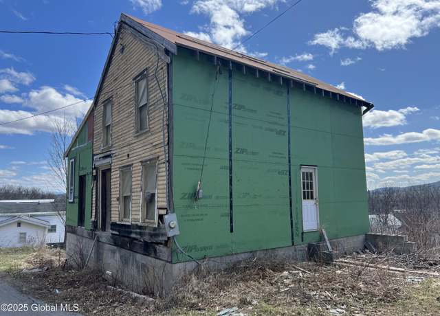 Property at 3 Mountain St, Whitehall, NY 12887, 1 bed