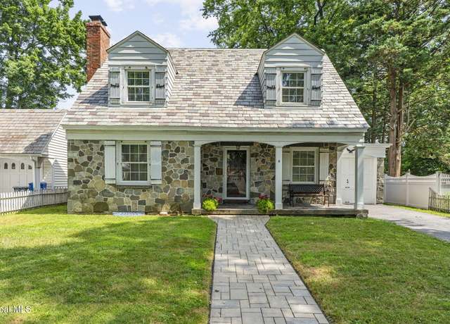 Property at 4 Berncliff Ave, Albany, NY 12208, 3 beds, 1.5 baths