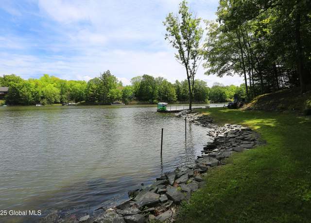 Property at 29 Ambassador Ct Unit Court, Athens, NY 12015, 4 beds, 3 baths