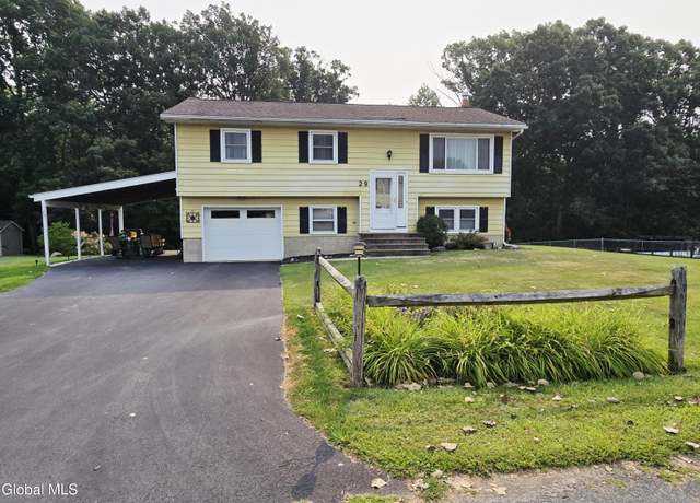 Property at 29 Frederick Dr, Fort Edward, NY 12828, 3 beds, 1.5 baths