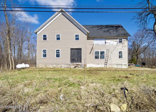Property at 5 White Rd, Ballston Spa, NY 12020, 5 beds, 2.5 baths