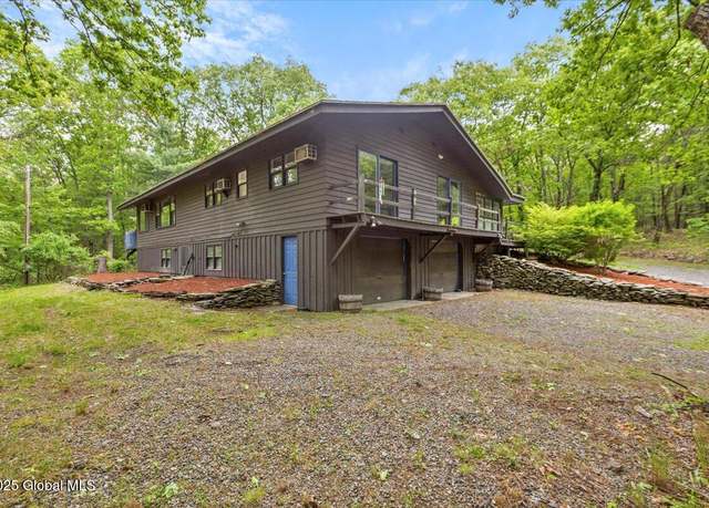 Property at 100 Schnackenberg Rd, Ghent, NY 12075, 5 beds, 4 baths