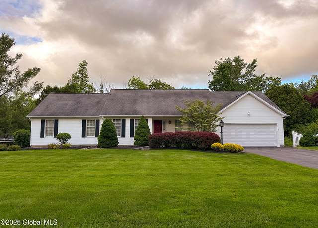 Property at 21 Briar Rdg, Niskayuna, NY 12309, 3 beds, 2 baths