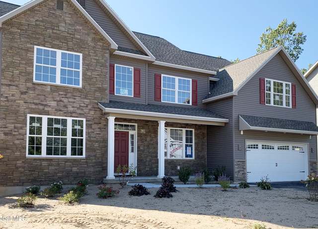 Property at 39 Tamarack St, Ballston Lake, NY 12019, 4 beds, 3 baths