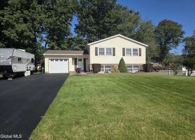 Property at 4323 Buckingham Dr, Niskayuna, NY 12304, 4 beds, 1.5 baths