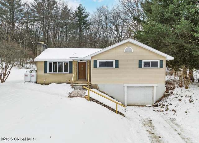 Property at 837 Sacandaga Rd, Glenville, NY 12302, 3 beds, 1.5 baths