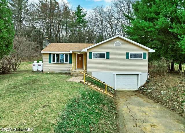 Property at 837 Sacandaga Rd, Glenville, NY 12302, 3 beds, 1.5 baths