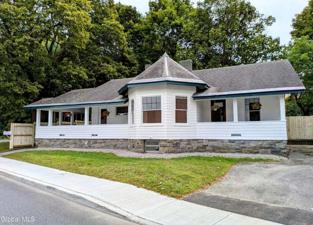 Property at 4 Palmer Ave, Corinth, NY 12822, 3 beds, 1 bath